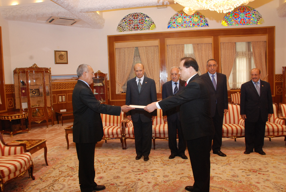 فخامة الرئيس يتسلم أوراق اعتماد سفير جمهورية كوريا، بارك كيو أوك، 03-10-2010