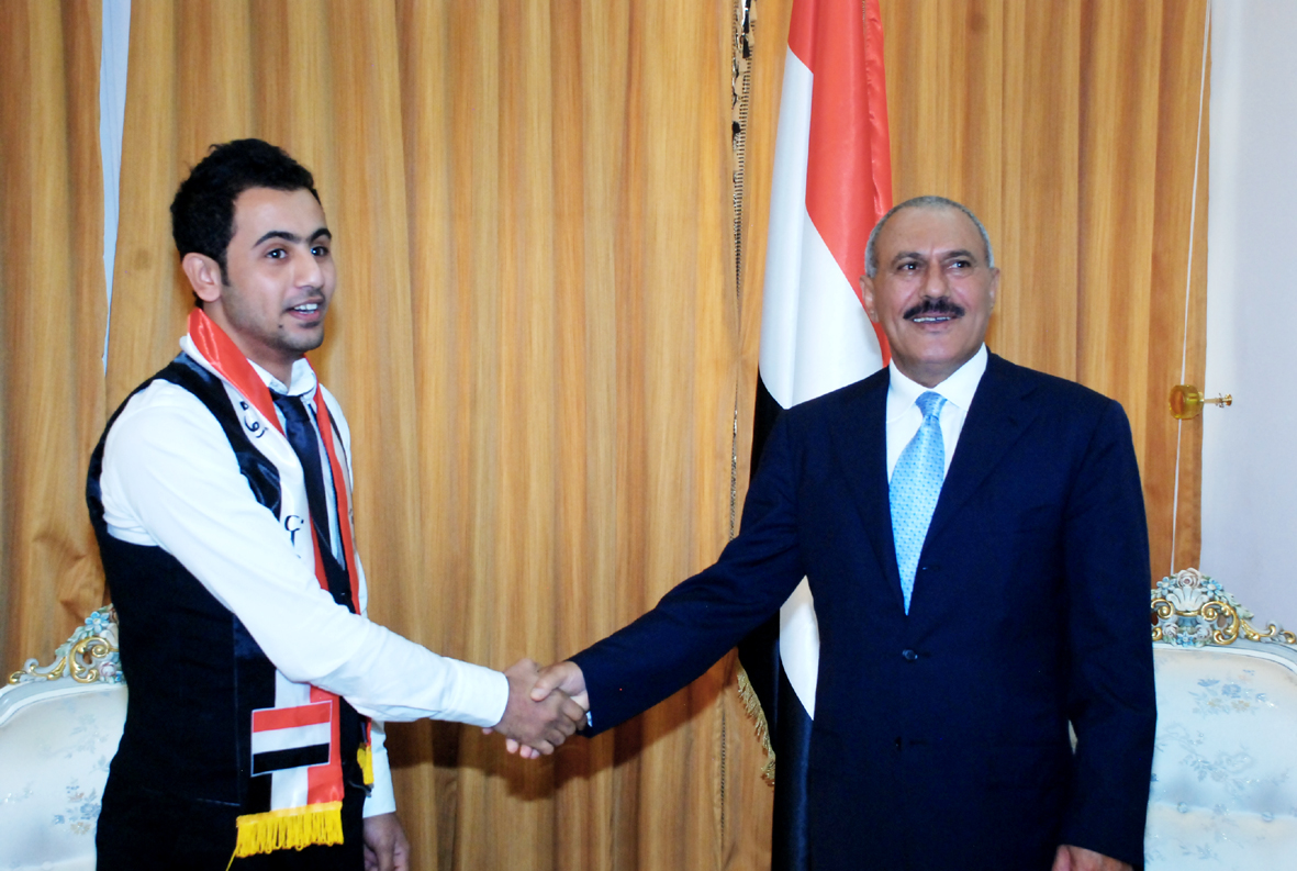 فخامة الرئيس يستقبل الفنان الشاب فؤاد عبدالواحد الفائز بلقب فنان الخليج
