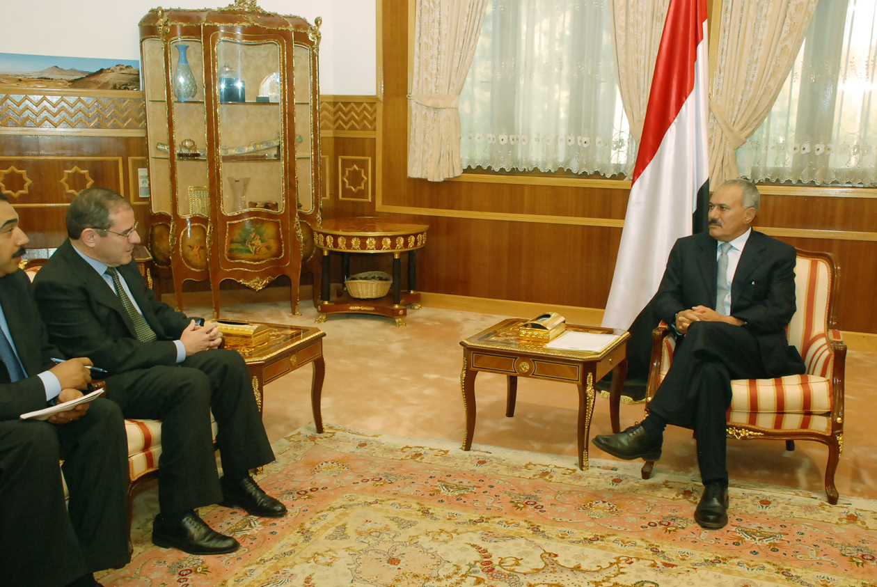 فخامة الرئيس يتسلم أوراق اعتماد سفير مملكة اسبانيا، فرانسيسكو خافيير هرغوتيا غارنيكا، 26-01-2011