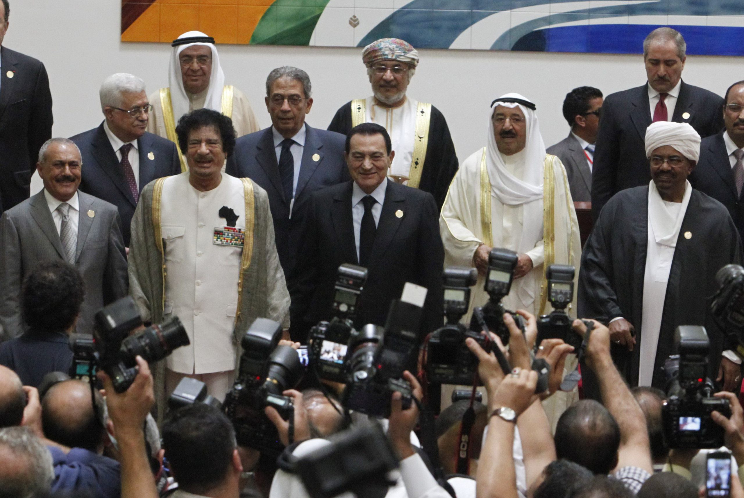 فخامة الرئيس يلتقي عدد من رؤساء الوفود العربية المشاركة في قمة سرت